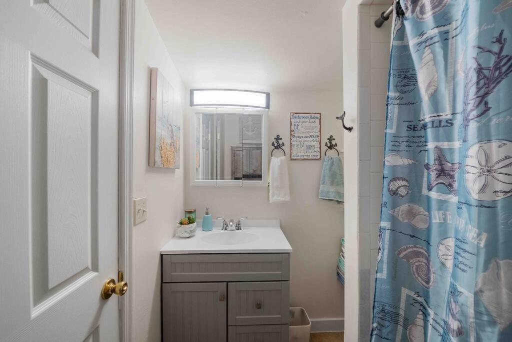 Beach Bungalow - 1 Block To Beach - Pets Welcome! Norfolk Exterior photo