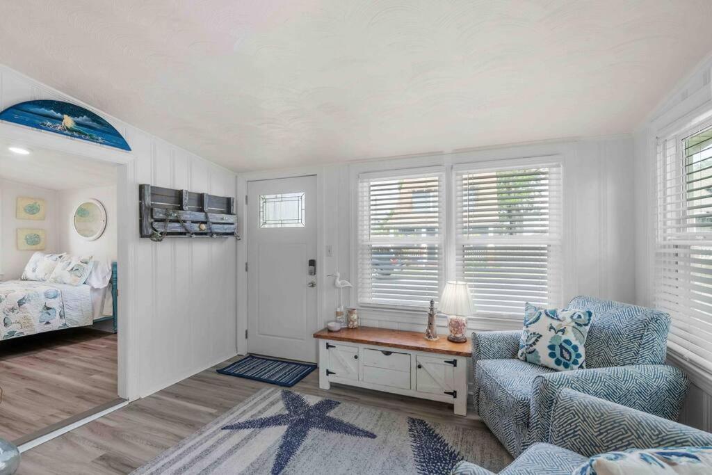 Beach Bungalow - 1 Block To Beach - Pets Welcome! Norfolk Exterior photo